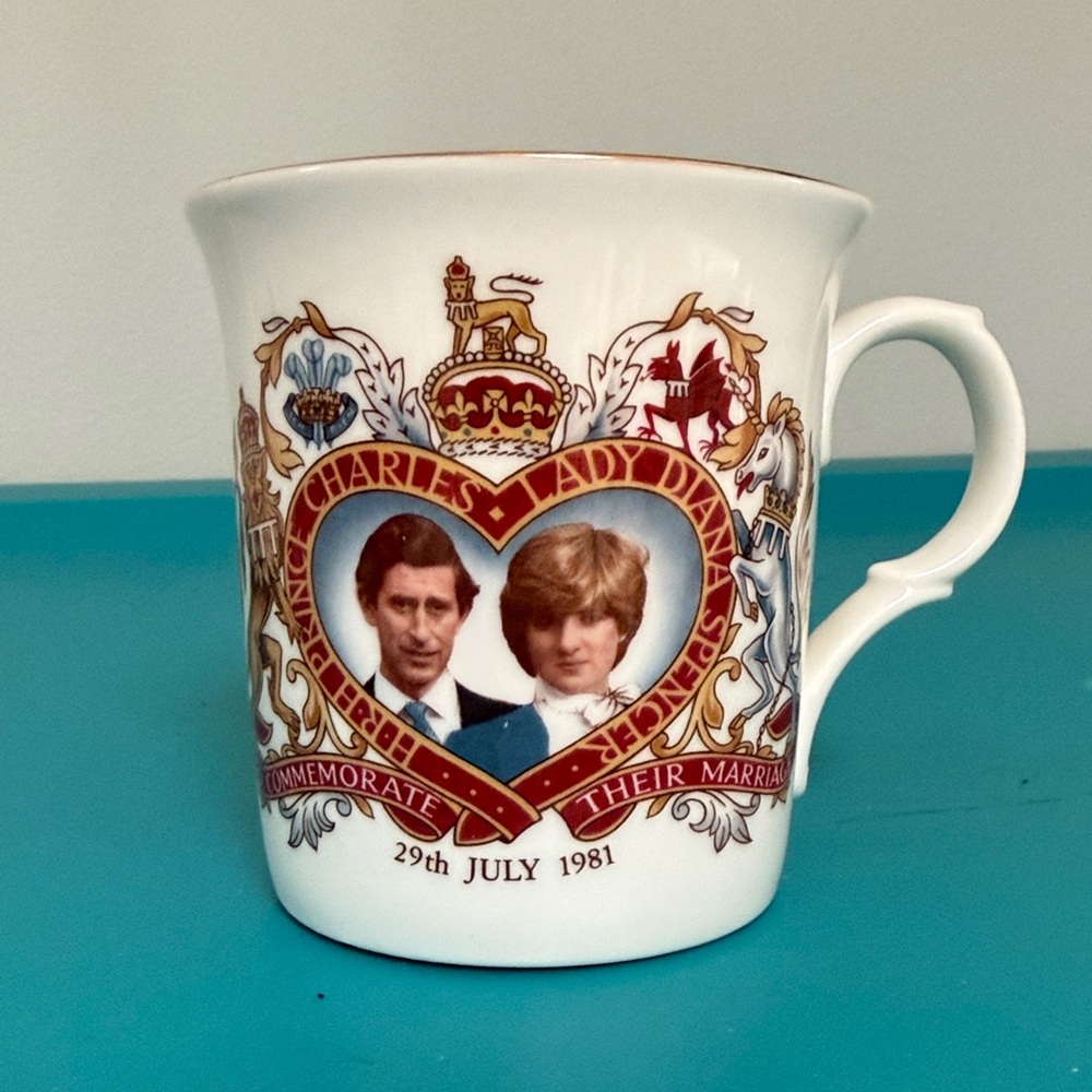 Commemorative White and Gold Decorative Porcelain Mug - Wedding Tribute